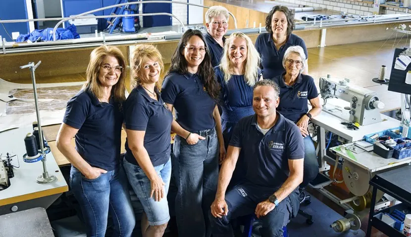 Het team van Gommans Zeilen in de werkplaats